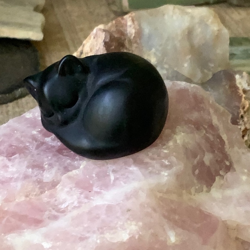 OBSIDIAN HAND CARVED SLEEPING CAT